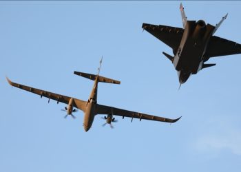 Kızılelma ve Akıncı kol uçuşu yaptı!