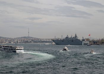 TCG Anadolu Sarayburnu Limanı’na demirledi