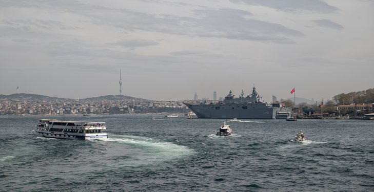 TCG Anadolu Sarayburnu Limanı’na demirledi