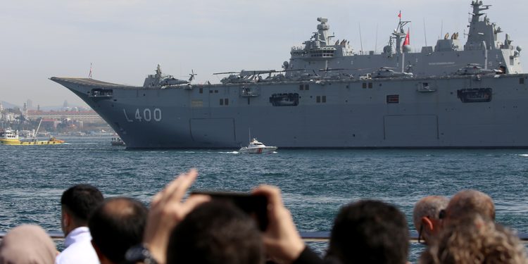 TCG Anadolu Sarayburnu Limanı’na demirledi