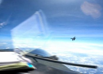 Çin savaş uçağı ABD’nin keşif uçağını türbülansa soktu