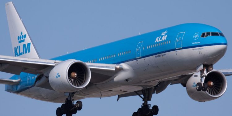 KLM’in B777’si havada motor arızası yaşadı
