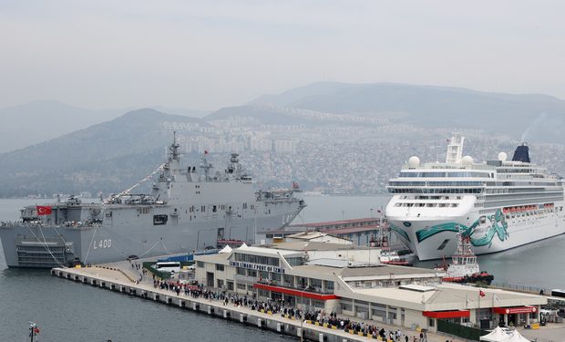 TCG Anadolu’yu İzmir’de 149 bin 865 kişi ziyaret etti