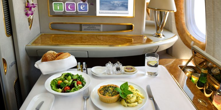 Emirates taç giyme törenini canlı yayınladı