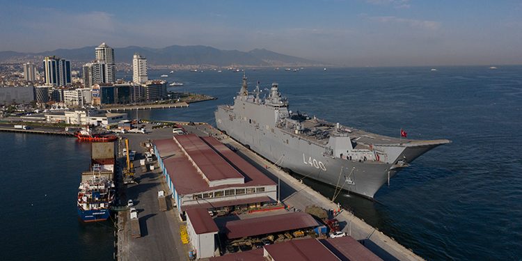 TCG Anadolu, İzmir Alsancak Limanı’na yanaştı