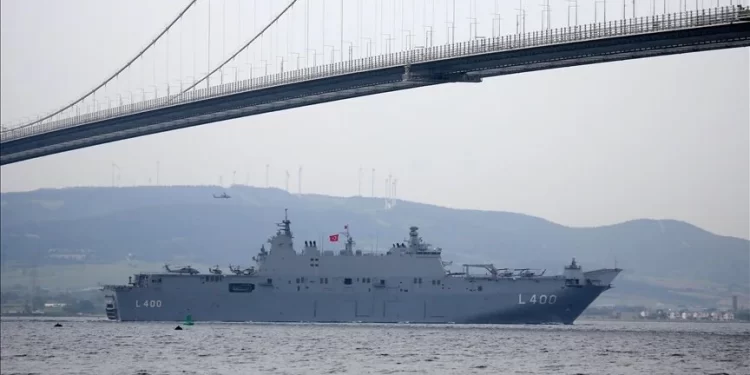 TCG Anadolu, Çanakkale Boğazı’ndan geçti