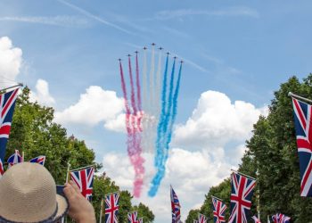 Kralın doğum günü için 70 uçak havalanacak