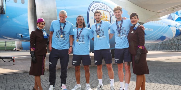 Şampiyon Mancester City evine rüya uçakla döndü