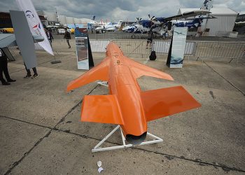 Yüksek hızlı hedef uçağı &#8220;SÜPER ŞİMŞEK&#8221; kanatlanmaya hazır