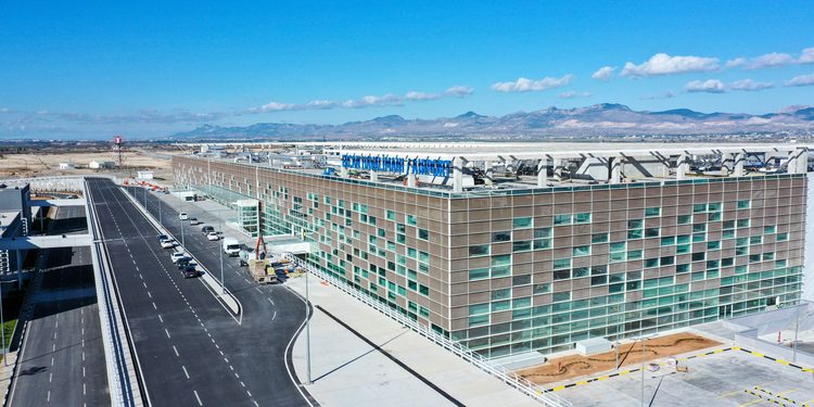 Ercan Havalimanı, yeni terminal binası ve pistiyle yarın açılıyor