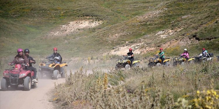 Erciyes’i ATV safari ile keşfediyorlar