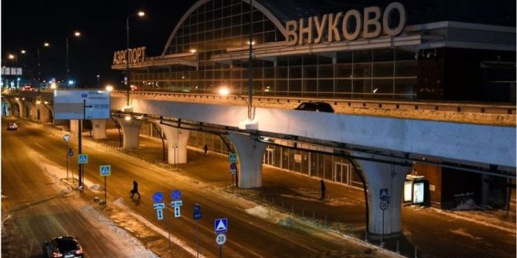 Moskova’da Vnukovo Havalimanı bir süre uçuşlara kapatıldı
