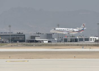 Test uçuşu yapıldı: Ercan Havalimanı yeni pistine kavuşuyor