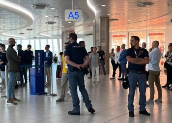 Yer hizmetleri çalışanları ve pilotlar İtalya’da greve gitti