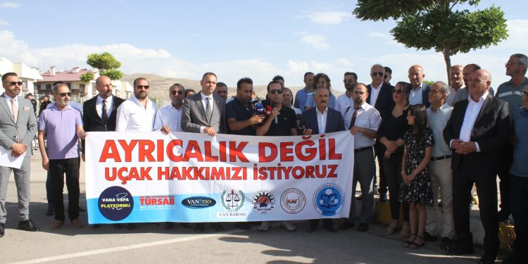 Van’ın uçak seferlerindeki sorunlar halkı zorluyor