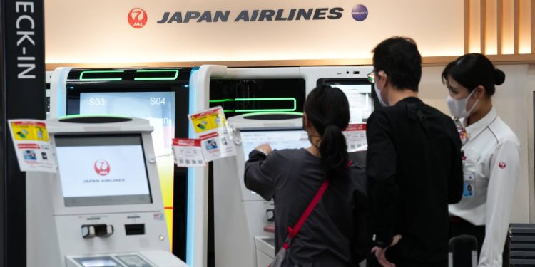 JAL hafif seyahat etmeleri için yolculara kıyafet kiralayacak