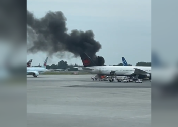 Apron aracı alev aldı, B777 zarar gördü