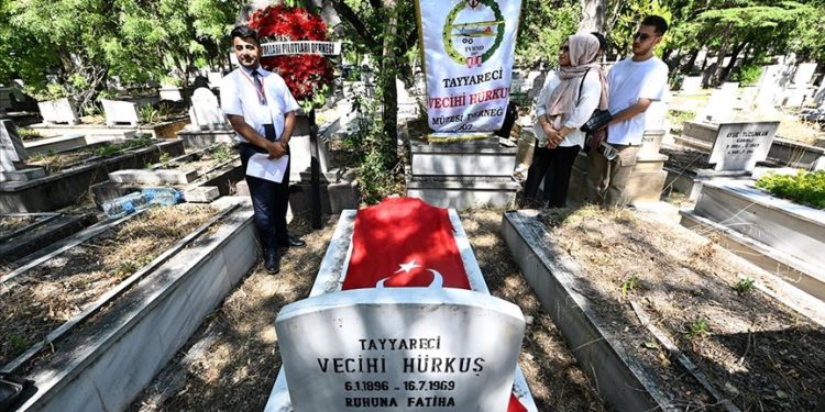 Türk havacılığının efsanesi Vecihi Hürkuş ölüm yıl dönümünde anıldı