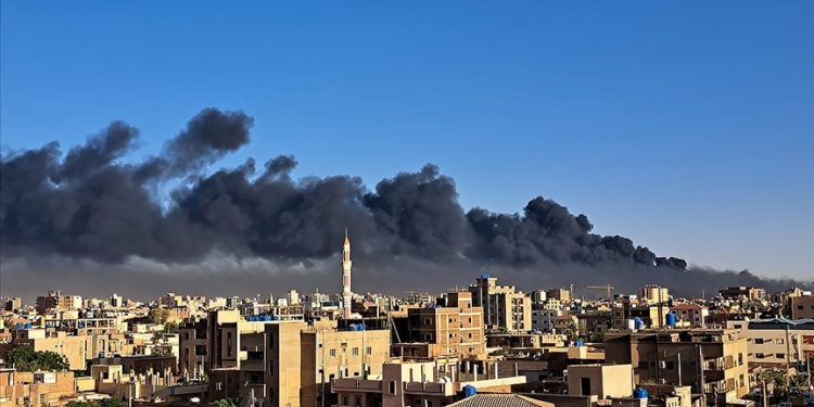 Sudan hava sahası kararını 2 hafta daha uzattı