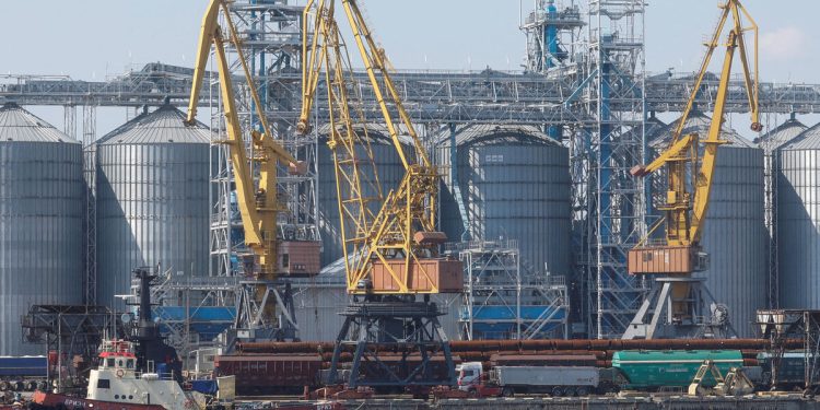 Rus İHA’sı Odessa limanını vurdu