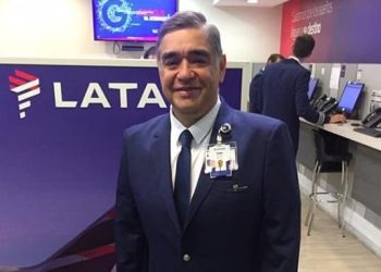 Uçakta fenalaşan 56 yaşındaki pilot hayatını kaybetti