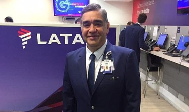 Uçakta fenalaşan 56 yaşındaki pilot hayatını kaybetti