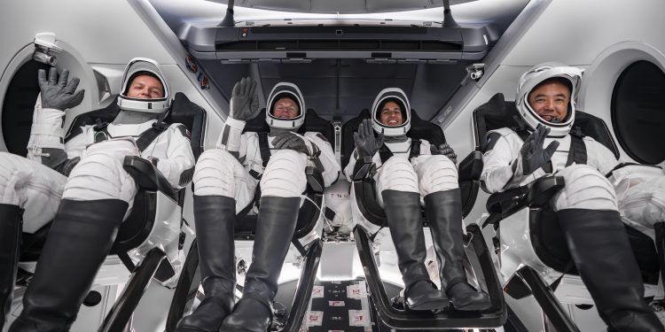 SpaceX’in 4 astronotu UUİ’ye ulaştı
