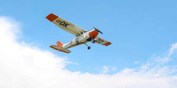 Askeri eğitim uçağı Yalova’da acil iniş yaptı