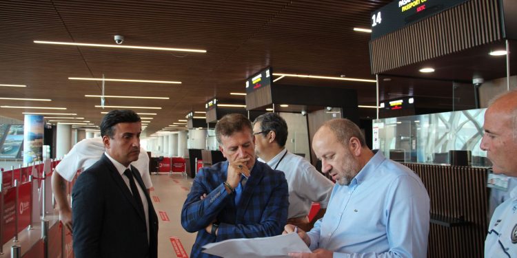 Bakan Arıklı açıkladı: “Ercan Havalimanı dört dörtlük olacak”