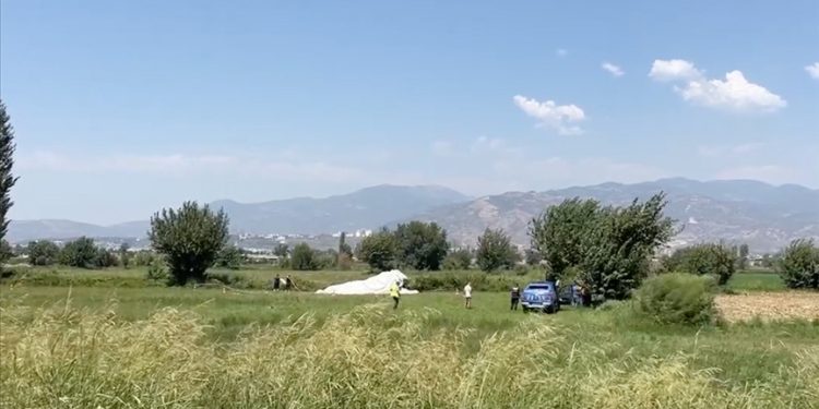 Eğitim uçağı düştü: 2 yaralı