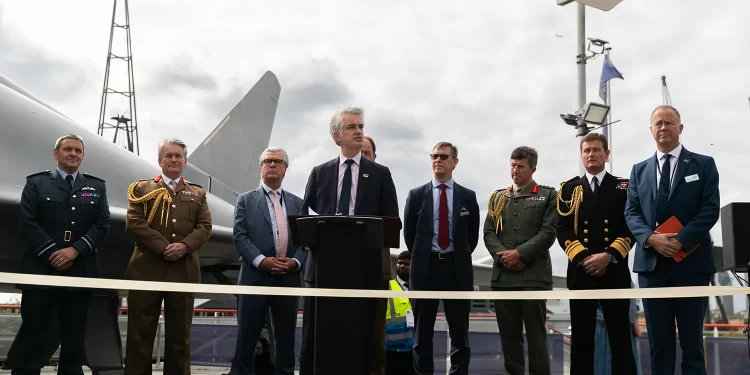 Protestolar eşliğinde Londra savunma fuarı..!