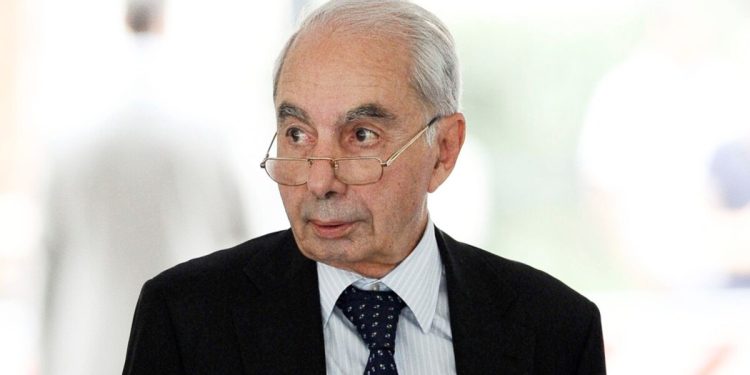 Eski İtalya Başbakanı Amato: Fransız jeti yolcu uçağını düşürdü