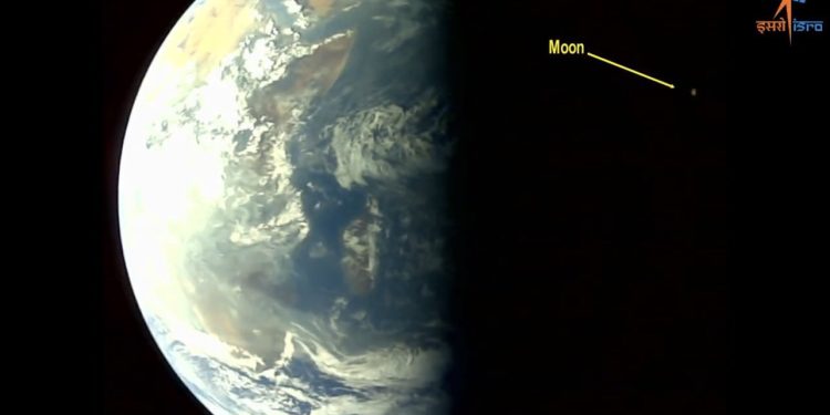 “Aditya-L1”, Dünya ve Ay’ın fotoğraflarını yakalıyor