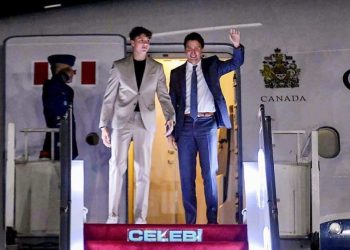 Kanada Başbakanı uçağının tamiri için iki gün bekledi!