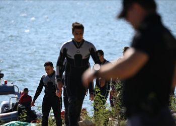 Baraja düşen helikopterdeki 3 personeli arama kurtarma çalışmaları sürüyor