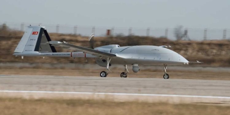 Selçuk Bayraktar’dan TB3 paylaşımı: ‘Önce göğe, sonra TCG Anadolu’ya’