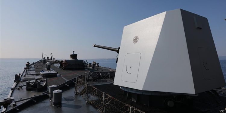 Milli Deniz Topu, ilk görev gemisine teslim edildi