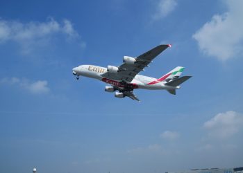 Dünyanın en büyük yolcu uçağı A380 %100 SAF ile uçtu