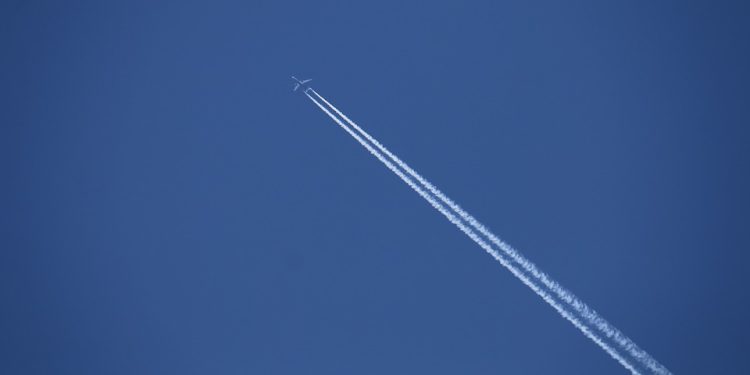 Uçakların bıraktığı iz zehir değilmiş!