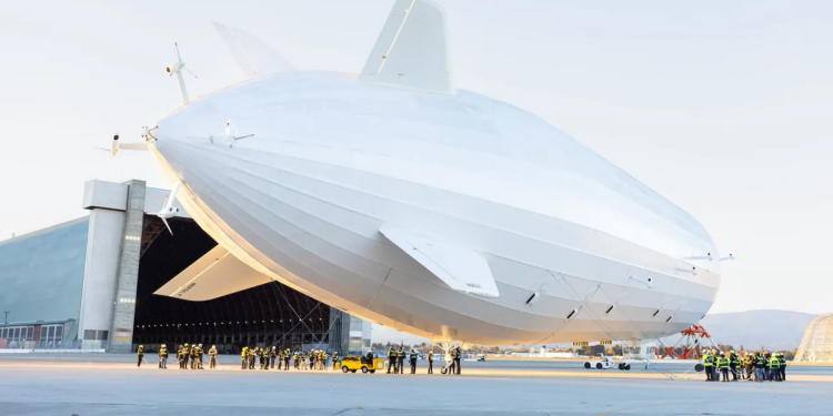 Google destekli zeplinden ilk uçuş!