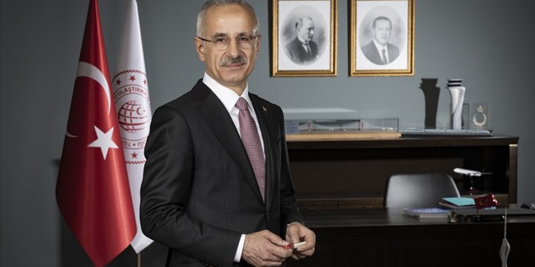 Bakan Uraloğlu: Kayıtsız mobil cihaz süresi 180 güne uzatılacak