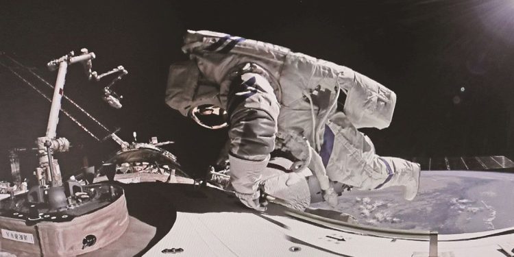 Çin’in ‘Gök Sarayı’nda tarihi uzay yürüyüşü