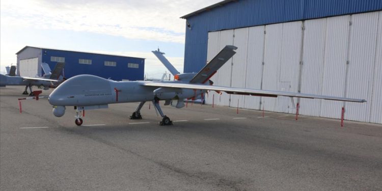 ANKA-S, Kazak askerlerin kontrolünde ilk uçuşunu yaptı