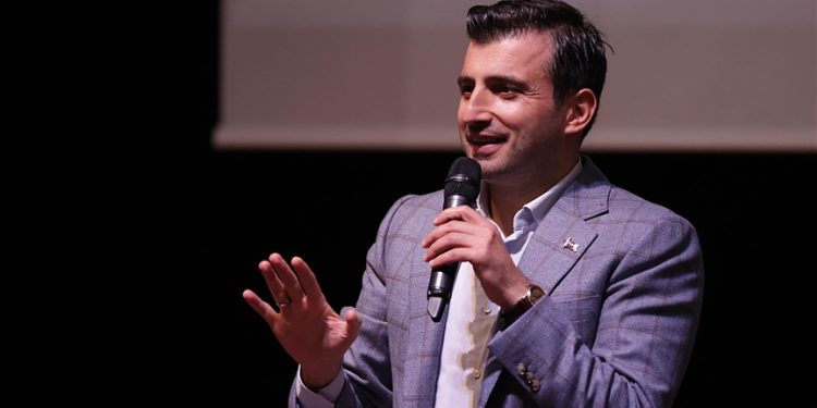 Selçuk Bayraktar açıkladı: İlk uydu 2025’te uzaya gönderilecek!