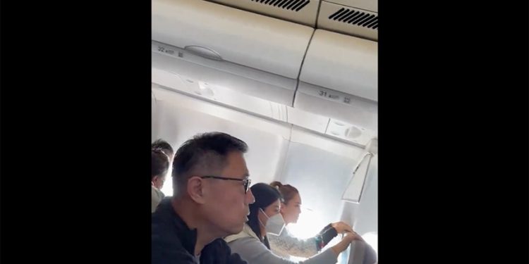 Çin’de yolcu uçağı motor arızası nedeniyle acil iniş yaptı