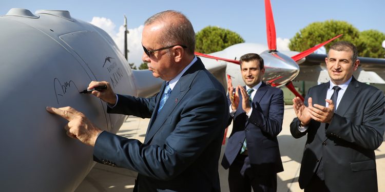 Selçuk Bayraktar siyasetin dışında mı kalmalı?