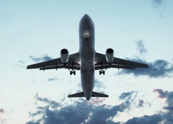 Bayrak taşıyıcı uçuşlarını askıya aldı