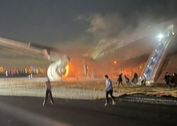 Tokyo’da yolcu uçağı ile Sahil Güvenlik uçağı çarpıştı