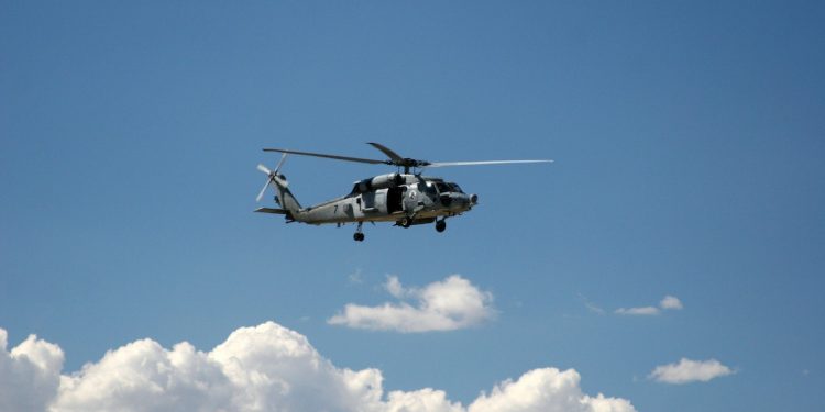 ABD Donanması helikopteri eğitim sırasında düştü!