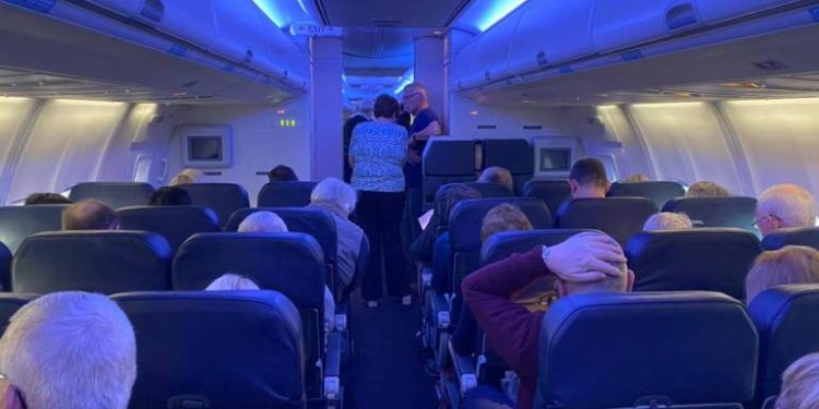 4 saatlik uçuşu 60 saatte tamamladılar!